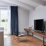 Mate Helen Berger Boutique 4*